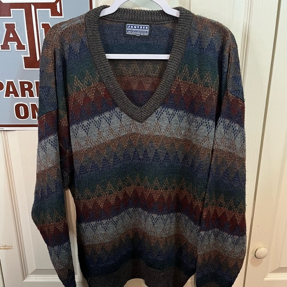 Jantzen Classics 100% Acrylic V-Neck Sweater - Picture 2 of 7